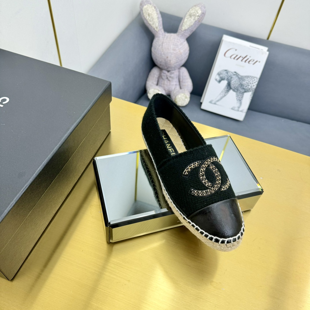 [Chanel Women