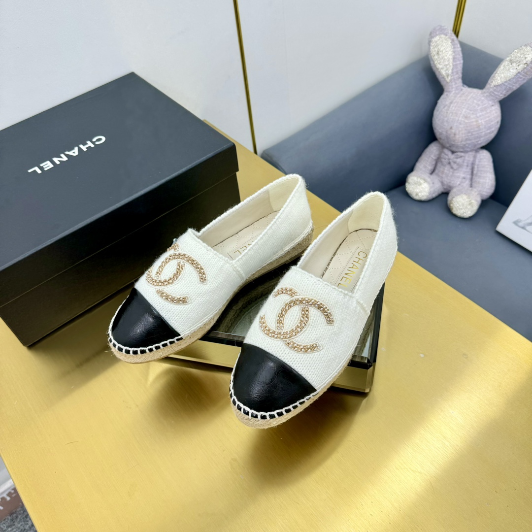 [Chanel Women