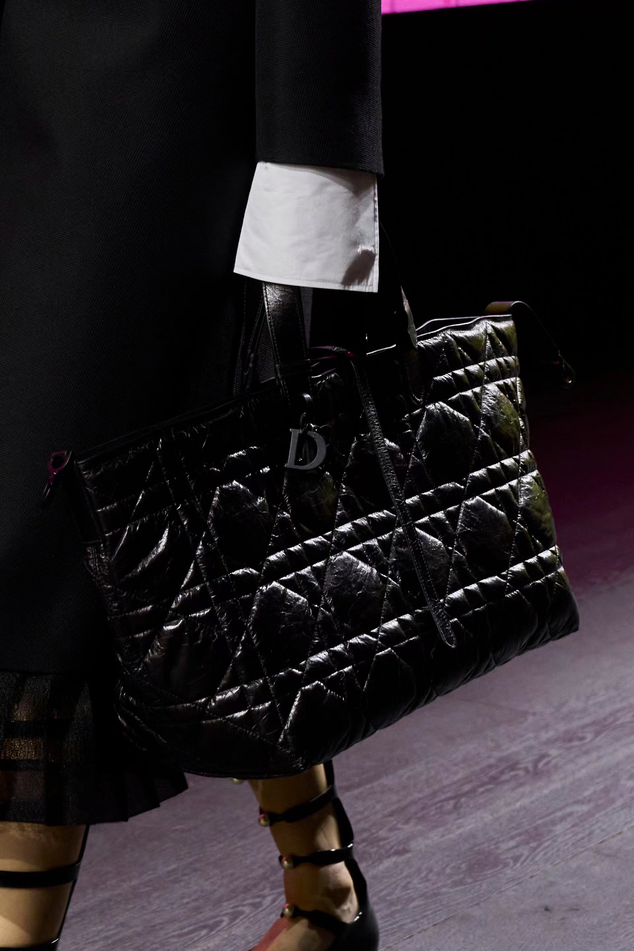 Wrinkle lacquer style Dior Toujours from the show show