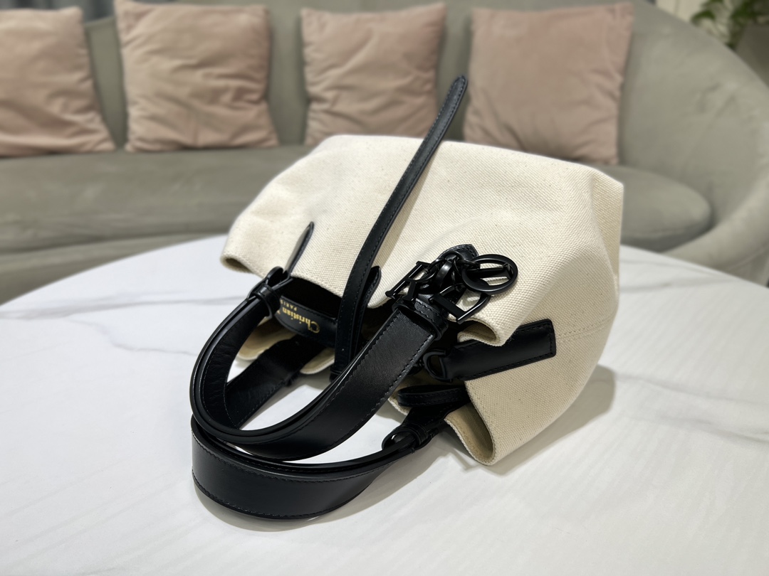 Dior toujours hot style
