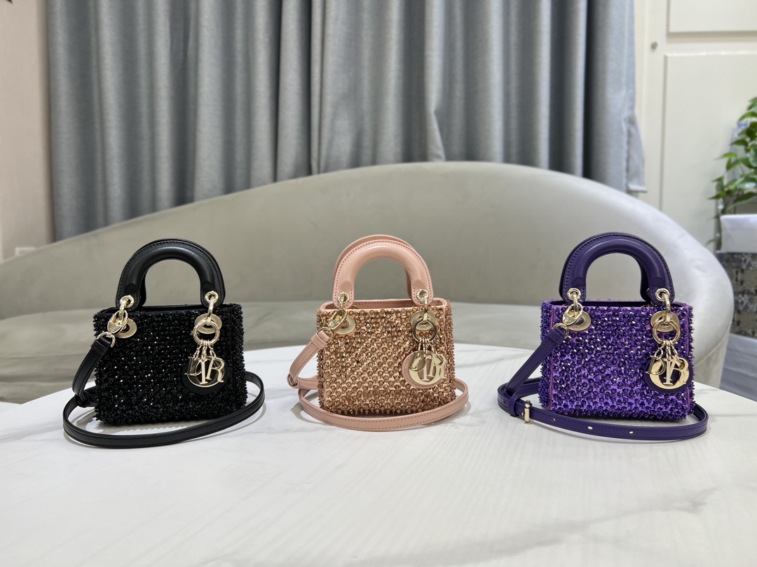 Elegante Bolso Lady Dior Mini con Bordado de Cuentas en Tres Colores