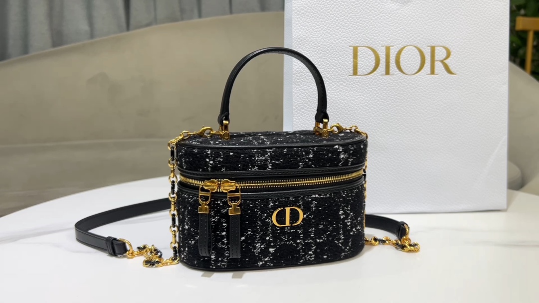Dior 30 Montaigne Mini Vanity Bag