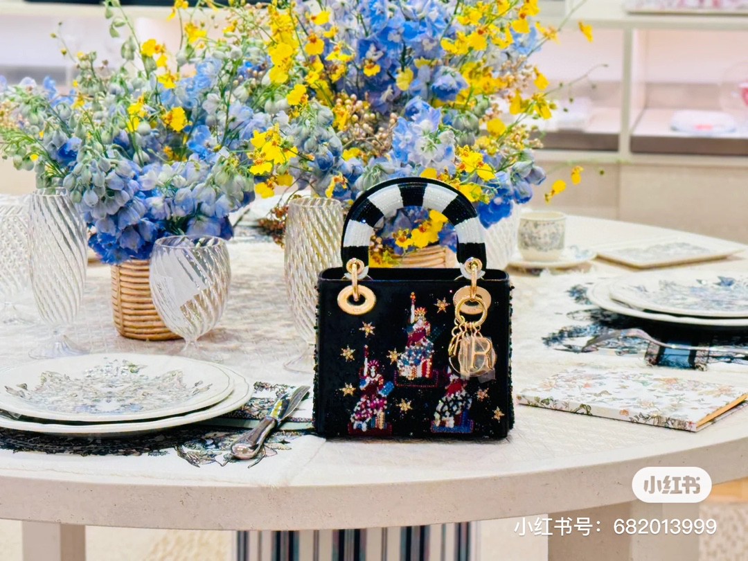 Dior Product _dt_qfsuAk_DfgIfEj3twOxyiGyvmZV4Hv-tkF1g