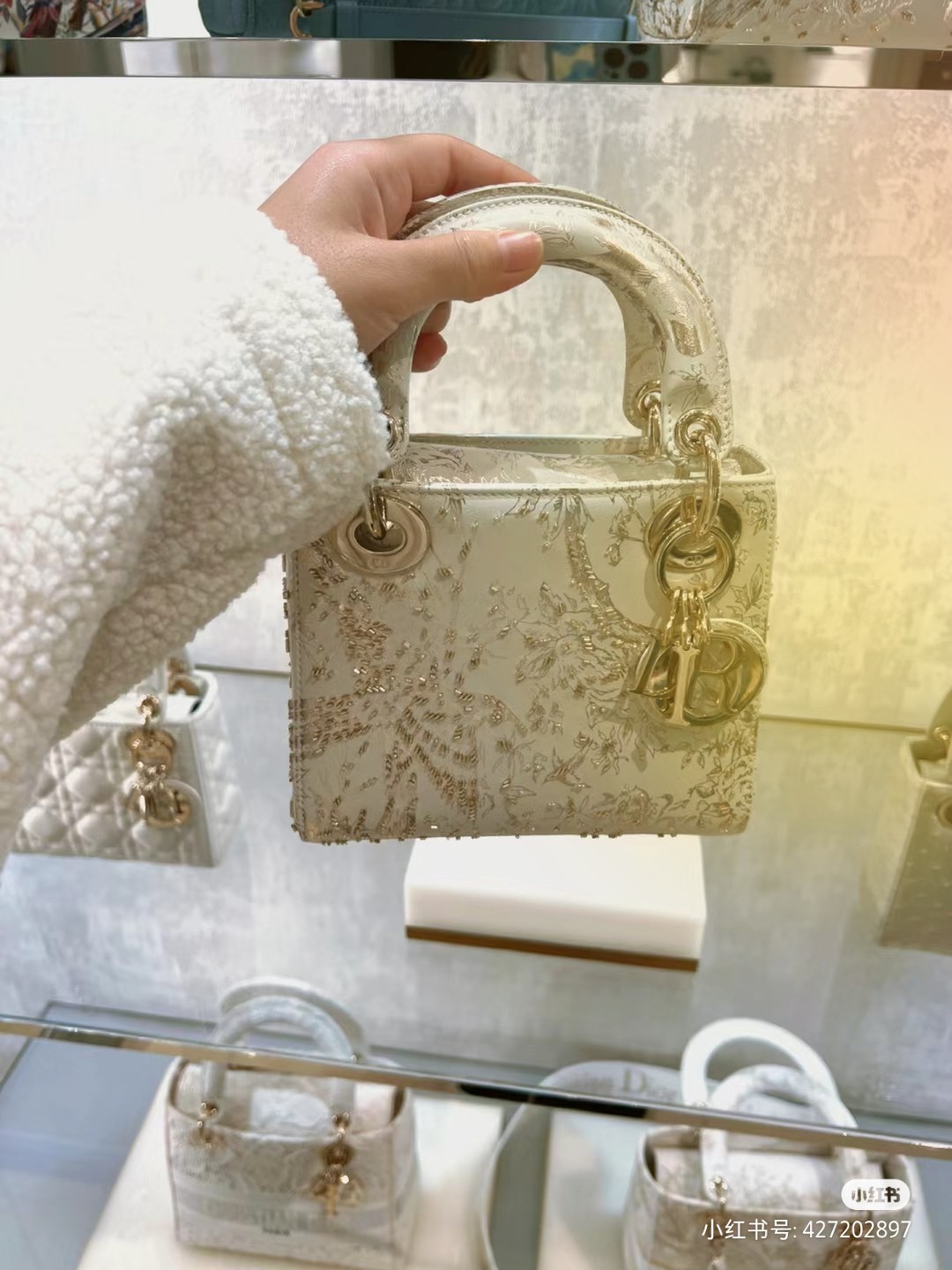 Dior Product _dvWqfemAWW6i5aIEviz6sl-a8FFj-QmS_AcnXCg