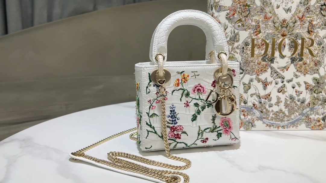 New product ~ Lady dior three-frame flower and grass embroidery beads
