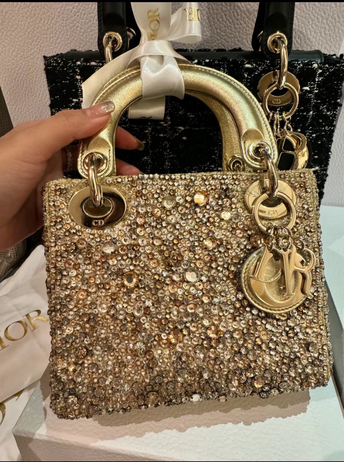 Dior Product _d-SqfoPCwoxaiWzbWYOzb3uia2VBZ3e3LZMXwMw