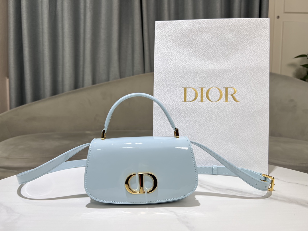 Dior Montaigne Avenue Taschen Handtaschen Blau Gold Hellblau Vintage Rindsleder Lackleder Winterkollektion