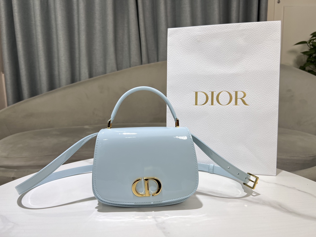 Dior Montaigne Avenue Taschen Handtaschen Blau Gold Hellblau Vintage Rindsleder Lackleder Winterkollektion