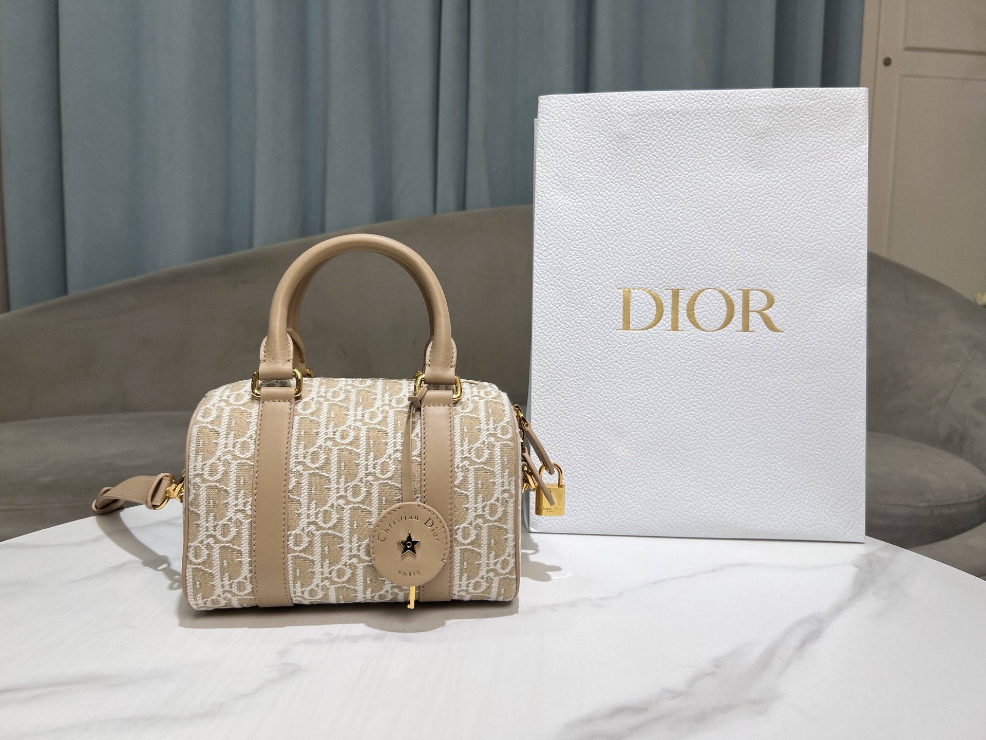 D!or Groove 20手袋蓝色 Oblique 印花面料
这款Dior Groove 20手袋是