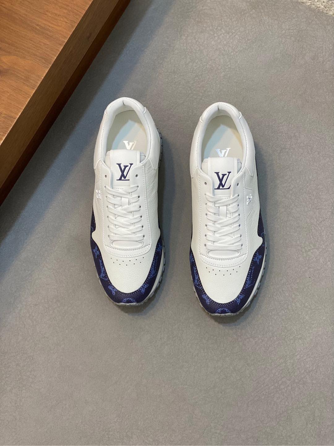 NO:271011,Dongguan. Purchase level Louis Vuitto* x Nike trendy and cool men's casual sneakers, with invincible color matching, and the design idea basically continues THE TEN style. The visual effects of Swoosh car line and shoe tongue label are quite familiar, and they have both fashion and trendy attributes!  A must-have for trendy people!  The effect of footing is absolutely amazing!  Size39-44 (38 45 customized) outdoor veteran driver driving shoes, louis vuitton, louis vuitton, stuart weitzman, sneakers19860909莞产.代购级 路易威登 Loui* Vuitto* x Nike 潮酷男士休闲运动鞋,配色无敌,设计思路基本上是延续 THE TEN 的风格,Swoosh 车线、鞋舌标签视觉效果相当熟悉,兼具时尚与潮流属性！潮人必备！上脚效果绝对惊艳！ Size39-44（38 45定做） 户外老司机驾车鞋,,louis vuitton,louis vuitton,stuart weitzman,sneakers,Men's shoes