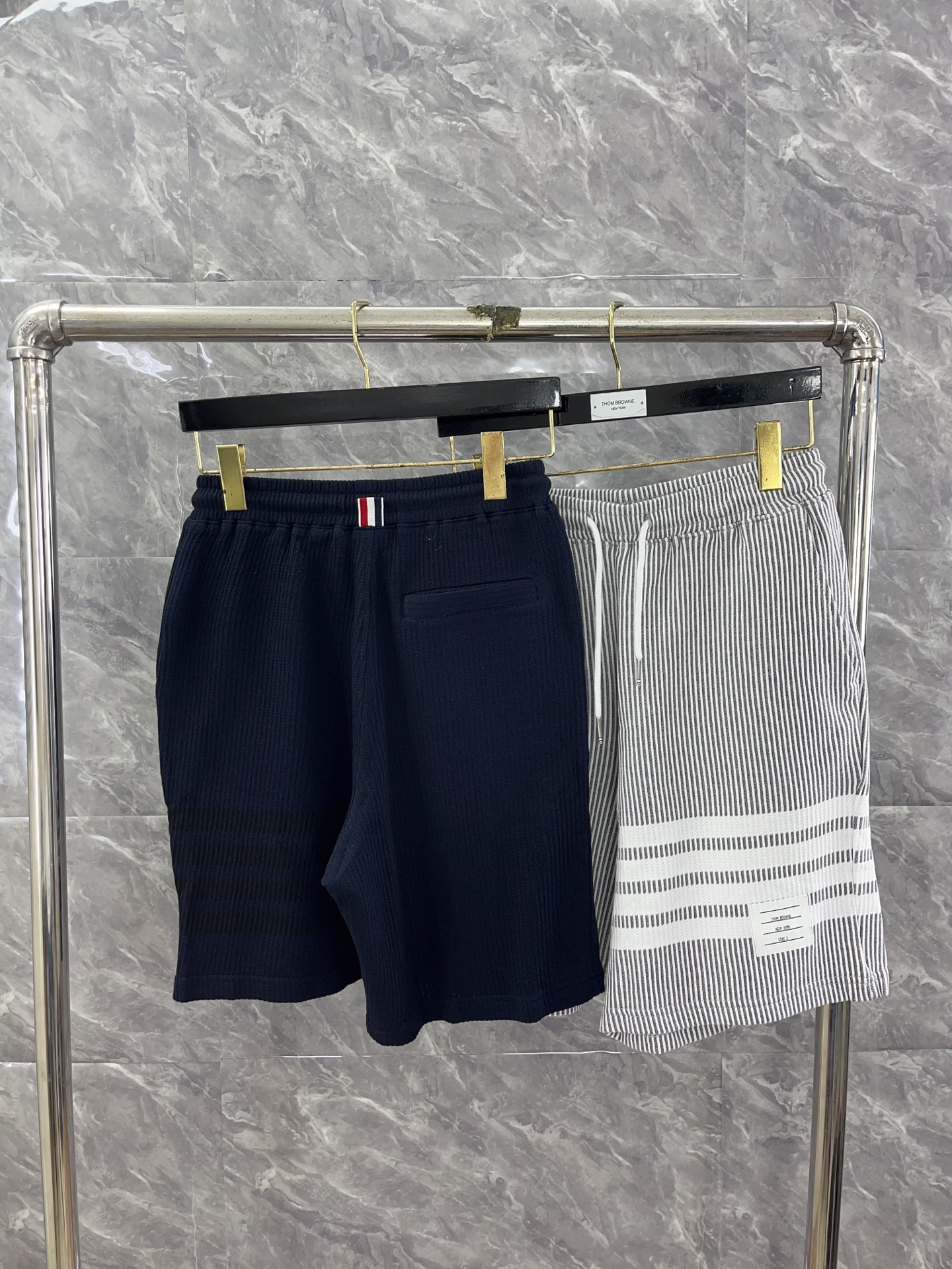 톰브라운 세로 스트라이프 니트 반바지 40399 Thom Browne Shorts 상세 이미지 3