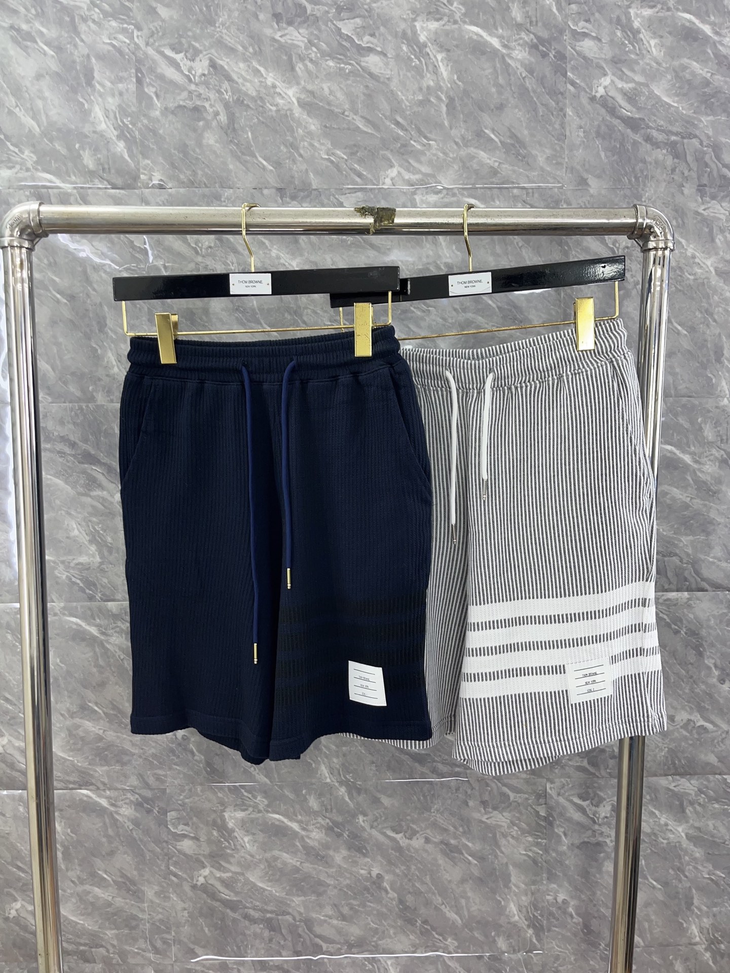톰브라운 세로 스트라이프 니트 반바지 40399 Thom Browne Shorts 상세 이미지 2