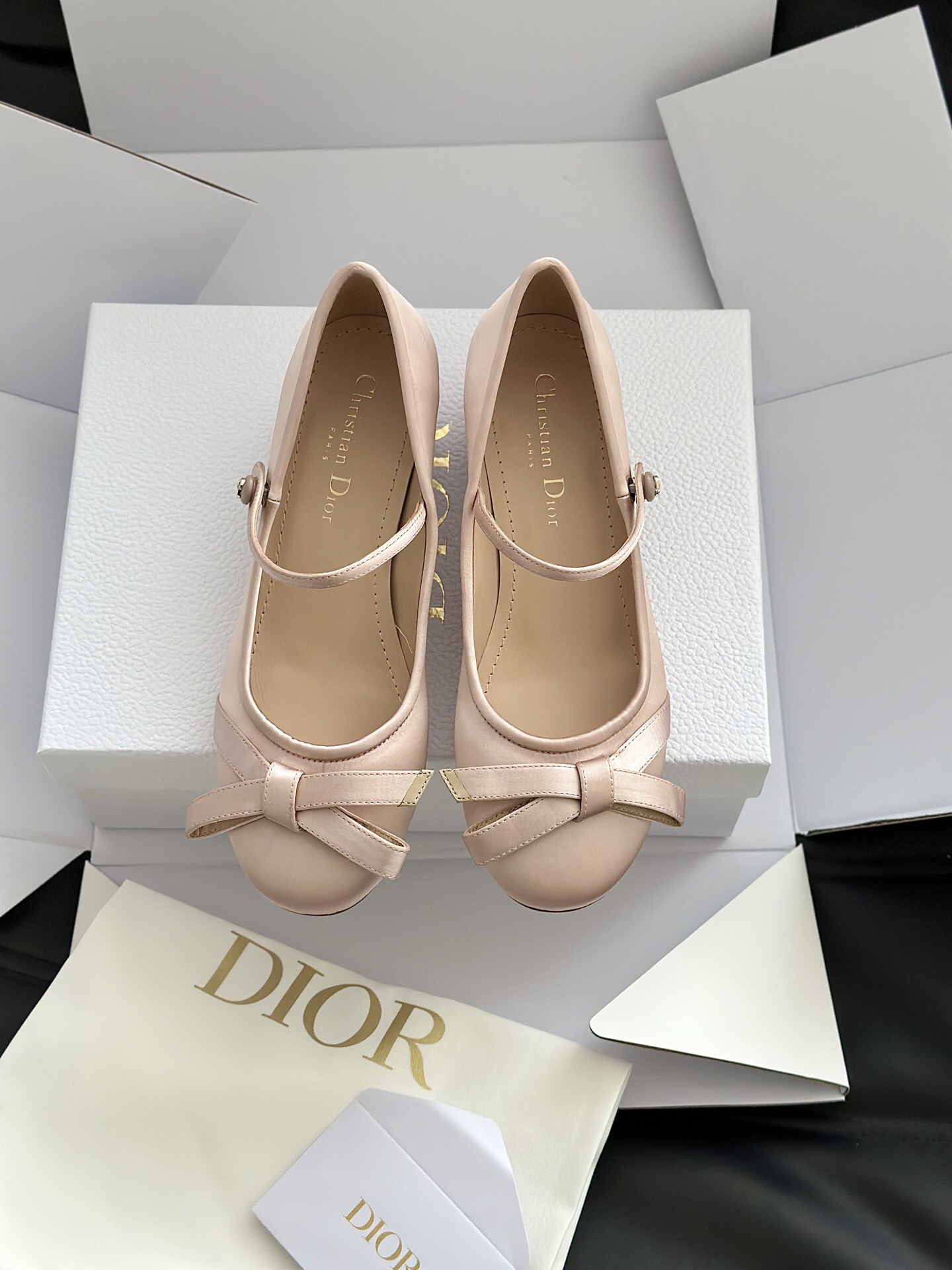 Dior D-Lovely Ballerina's met Strik - Elegante Damesschoenen in Zijde Satijn
