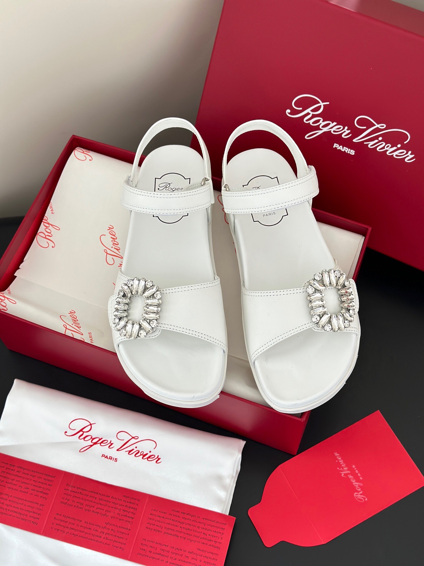 Босоножки Roger Vivier на толстой подошве с пряжкой