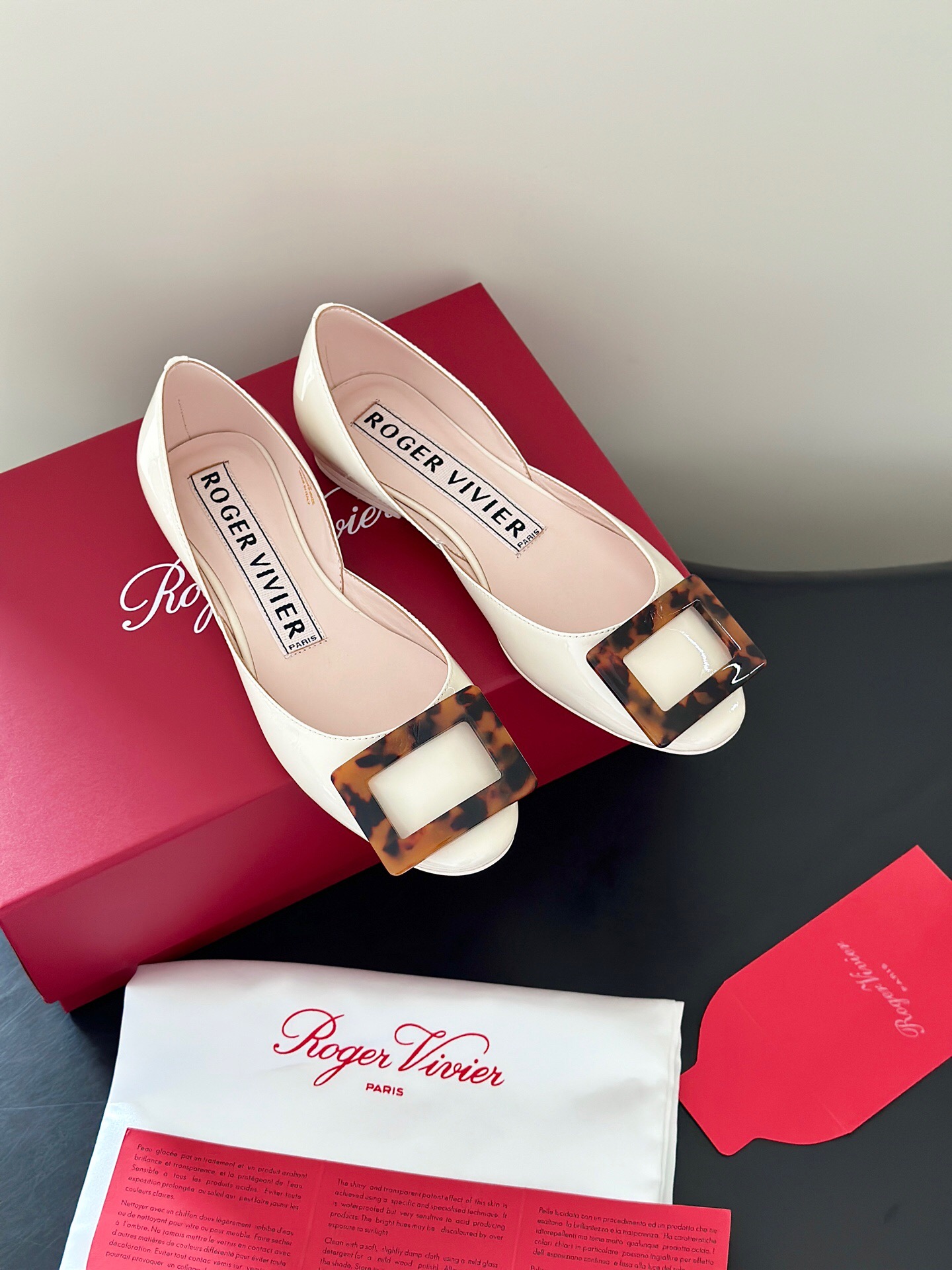 Балетки Roger Vivier с квадратной пряжкой
