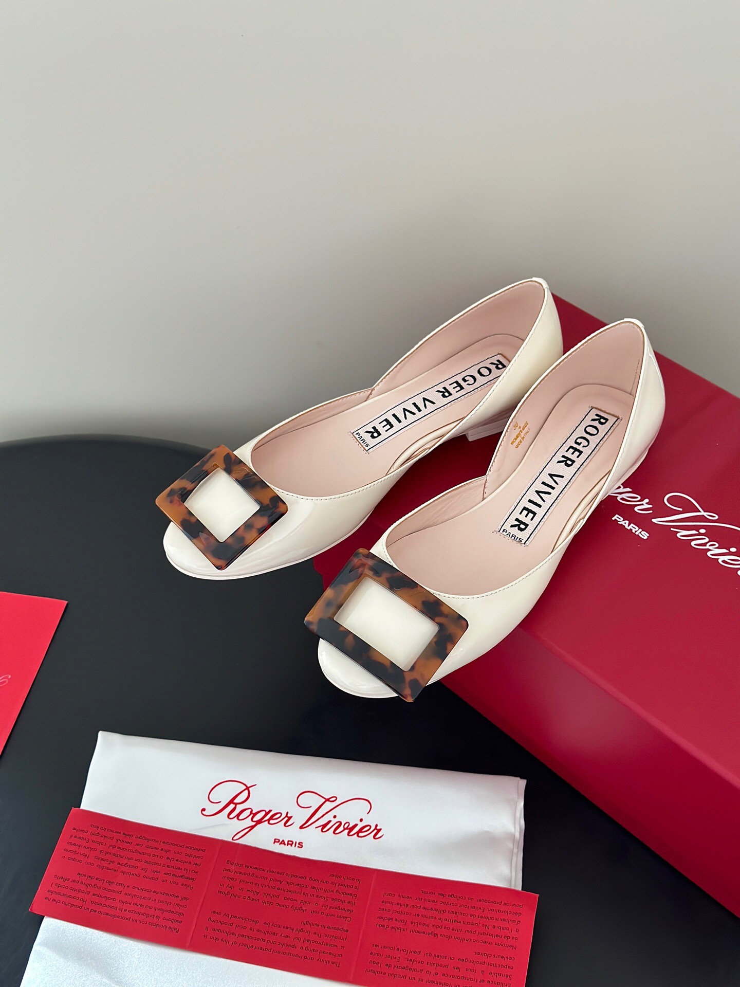 Балетки Roger Vivier с квадратной пряжкой