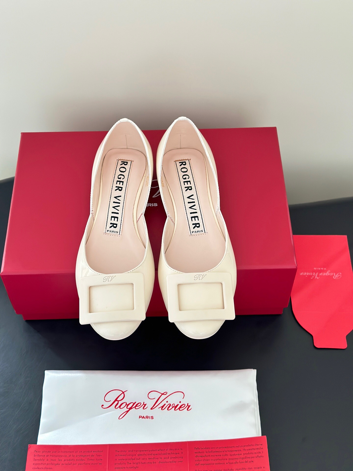 Балетки Roger Vivier белые с квадратной пряжкой