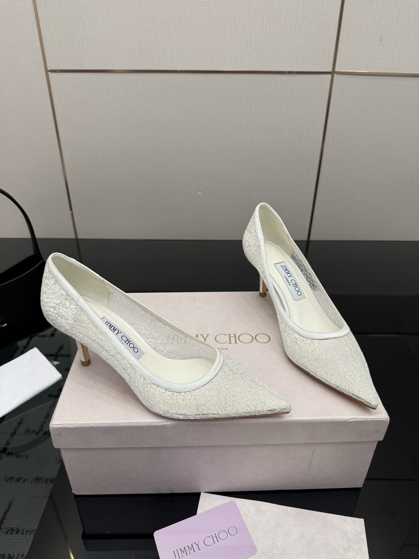 Женские туфли Jimmy Choo белые кружевные