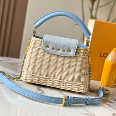 【顶级原版广州货】M28548蓝色 本款 Capucines 迷你手袋出自 Rattan 系列,搭载翻盖 【顶级原版广州货】M28548蓝色 本款 Capucines 迷你手袋出自 Rattan 系列,搭载翻盖