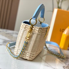【顶级原版广州货】M28548蓝色 本款 Capucines 迷你手袋出自 Rattan 系列,搭载翻盖 【顶级原版广州货】M28548蓝色 本款 Capucines 迷你手袋出自 Rattan 系列,搭载翻盖