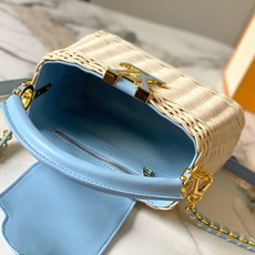 【顶级原版广州货】M28548蓝色 本款 Capucines 迷你手袋出自 Rattan 系列,搭载翻盖 【顶级原版广州货】M28548蓝色 本款 Capucines 迷你手袋出自 Rattan 系列,搭载翻盖