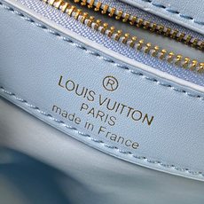 【顶级原版广州货】M28548蓝色 本款 Capucines 迷你手袋出自 Rattan 系列,搭载翻盖 【顶级原版广州货】M28548蓝色 本款 Capucines 迷你手袋出自 Rattan 系列,搭载翻盖