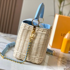 【顶级原版广州货】M28549蓝色 本款 Capucines BB手袋出自 Rattan 系列,搭载翻盖 【顶级原版广州货】M28549蓝色 本款 Capucines BB手袋出自 Rattan 系列,搭载翻盖