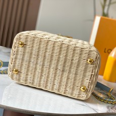 【顶级原版广州货】M28549蓝色 本款 Capucines BB手袋出自 Rattan 系列,搭载翻盖 【顶级原版广州货】M28549蓝色 本款 Capucines BB手袋出自 Rattan 系列,搭载翻盖