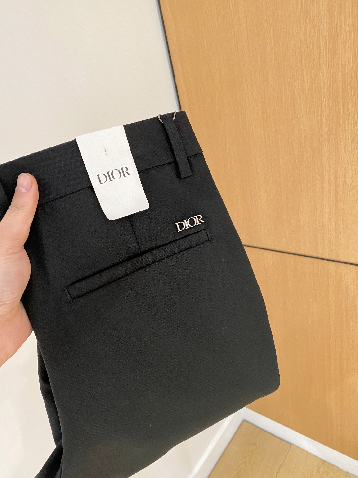 NO:134805,DIOR casual pants, trousers, SS spring and summer new style, high-end custom pants special fabric, custom original hardware, heavy industry technology, fine line, custom fabric, soft and comfortable, significant texture, exquisite auxiliary materials, excellent upper body effect, complete three standards, standard sizes 28-38, no 35 (shipped the next day),,dior,dior,alexander wang19860909DIOR迪奥 休闲裤 西裤SS春夏新款 高级定制裤子专用面料 定制原版五金 重工工艺打造 车工走线精细 定制面料 柔软舒适 质感显著 辅料精美 上身效果超赞 三标齐全 标准尺码28-38,无35（隔天出货）,,dior,dior,alexander wang,Men's clothing