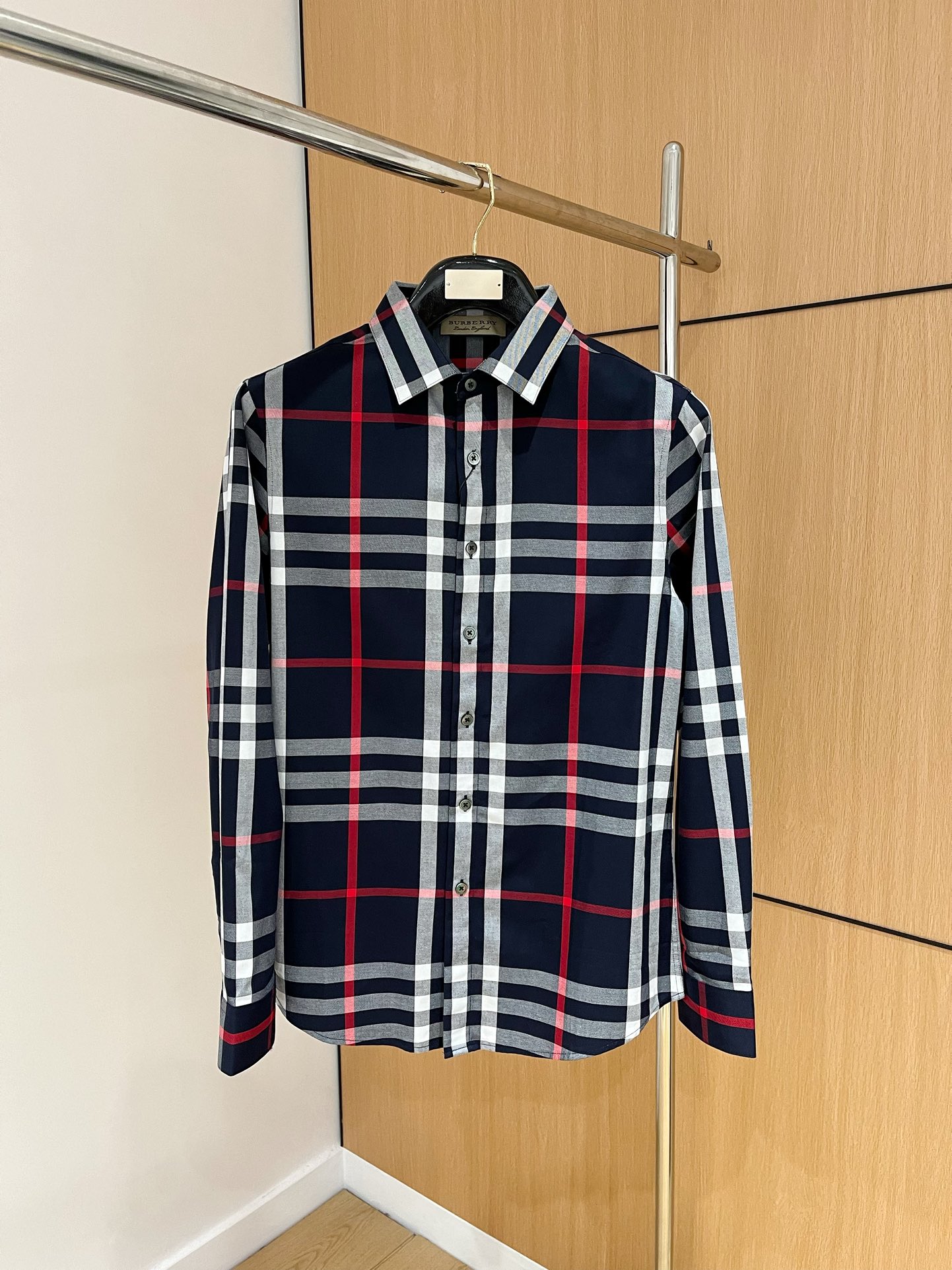 NO:126184,High-end customization>Office official website will be released simultaneously! All accessories are customized for original products, and the trading company's genuine products are ordered. High-end custom imported fabrics are extracted from natural plant fibers. They are thinner than ordinary cotton fabrics. They feel soft and comfortable to wear. They are not easy to irritate the skin. The fabric is hygroscopic and breathable. Size: s-2xl.,,alexander wang19860909高端定制>专柜官网同步发售！辅料全部原版定制出品,贸易公司真品订单.高级定制进口面料,以天然植物纖維提炼出来,比一般棉织物轻薄 手感柔软,穿着舒适 完全不易有刺激皮肤 面料吸湿性、透气性良好 尺码: s-2xl.,,alexander wang,Men's clothing