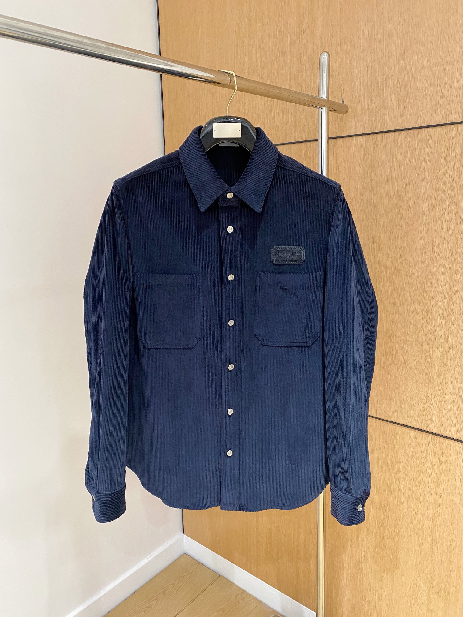 NO:474862,Top quality>Office official website is released simultaneously! All accessories are customized for original products, and the trading company's genuine products are ordered. High-end custom imported fabrics are extracted from natural plant fibers. They are thinner than ordinary cotton fabrics. They feel soft and comfortable to wear. They are not easy to irritate the skin. The fabric is hygroscopic and breathable. Size: 39-42.,,alexander wang19860909顶级品质>专柜官网同步发售！辅料全部原版定制出品,贸易公司真品订单.高级定制进口面料,以天然植物纖維提炼出来,比一般棉织物轻薄 手感柔软,穿着舒适 完全不易有刺激皮肤 面料吸湿性、透气性良好 尺码: 39-42.,,alexander wang,Men's clothing