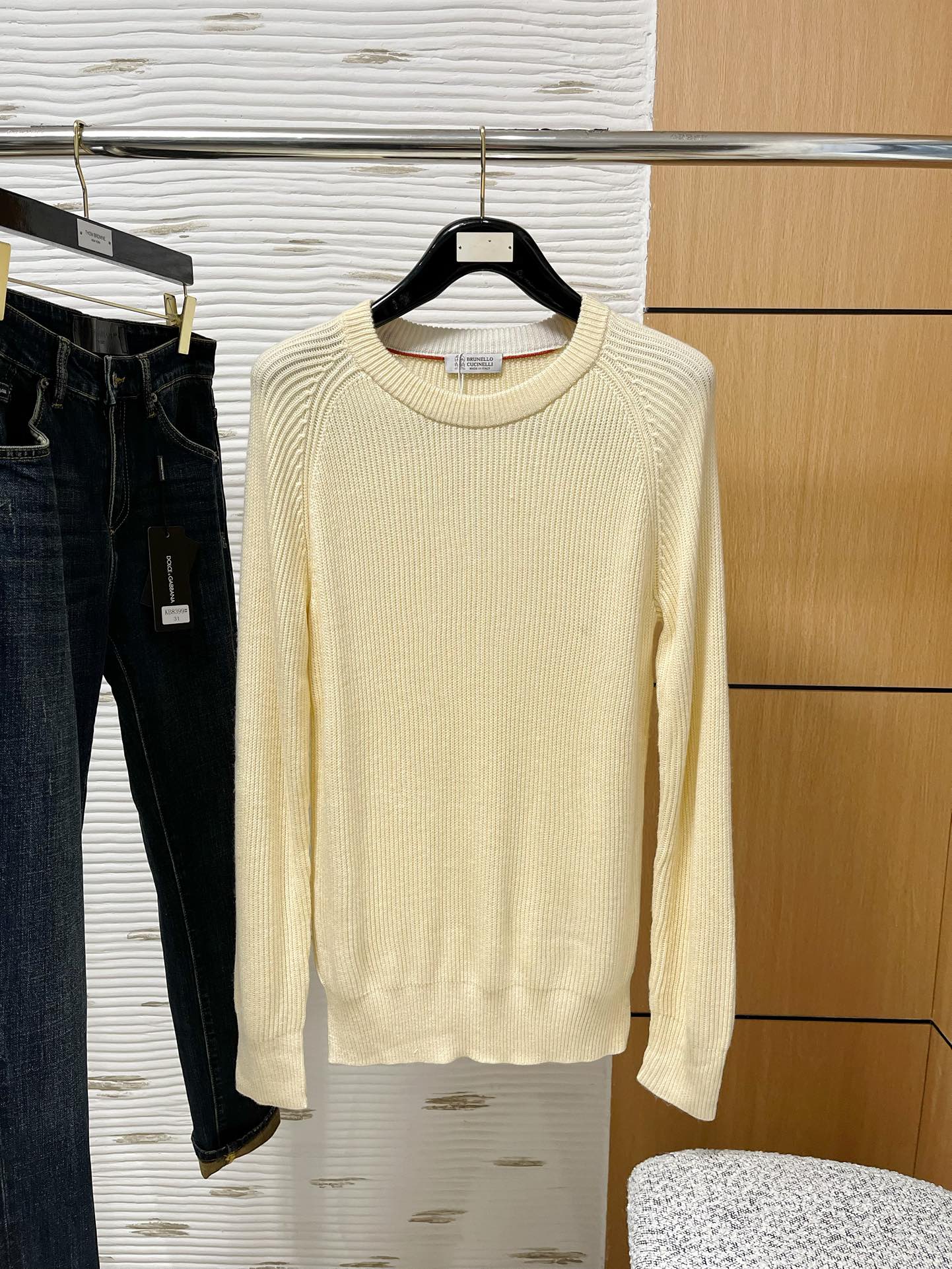 NO:128878,High-end customization>Office official website will be released simultaneously! All accessories are customized for original products, and the trading company's genuine product orders. High-end custom imported fabrics are extracted from natural plant fibers. They are thinner than ordinary cotton fabrics. They feel soft and comfortable to wear. They are not easy to irritate the skin. The fabric is hygroscopic and breathable. Size: 48-54,,alexander wang19860909高端定制>专柜官网同步发售！辅料全部原版定制出品,贸易公司真品订单.高级定制进口面料,以天然植物纖維提炼出来,比一般棉织物轻薄 手感柔软,穿着舒适 完全不易有刺激皮肤 面料吸湿性、透气性良好 尺码: 48-54,,alexander wang,Men's clothing