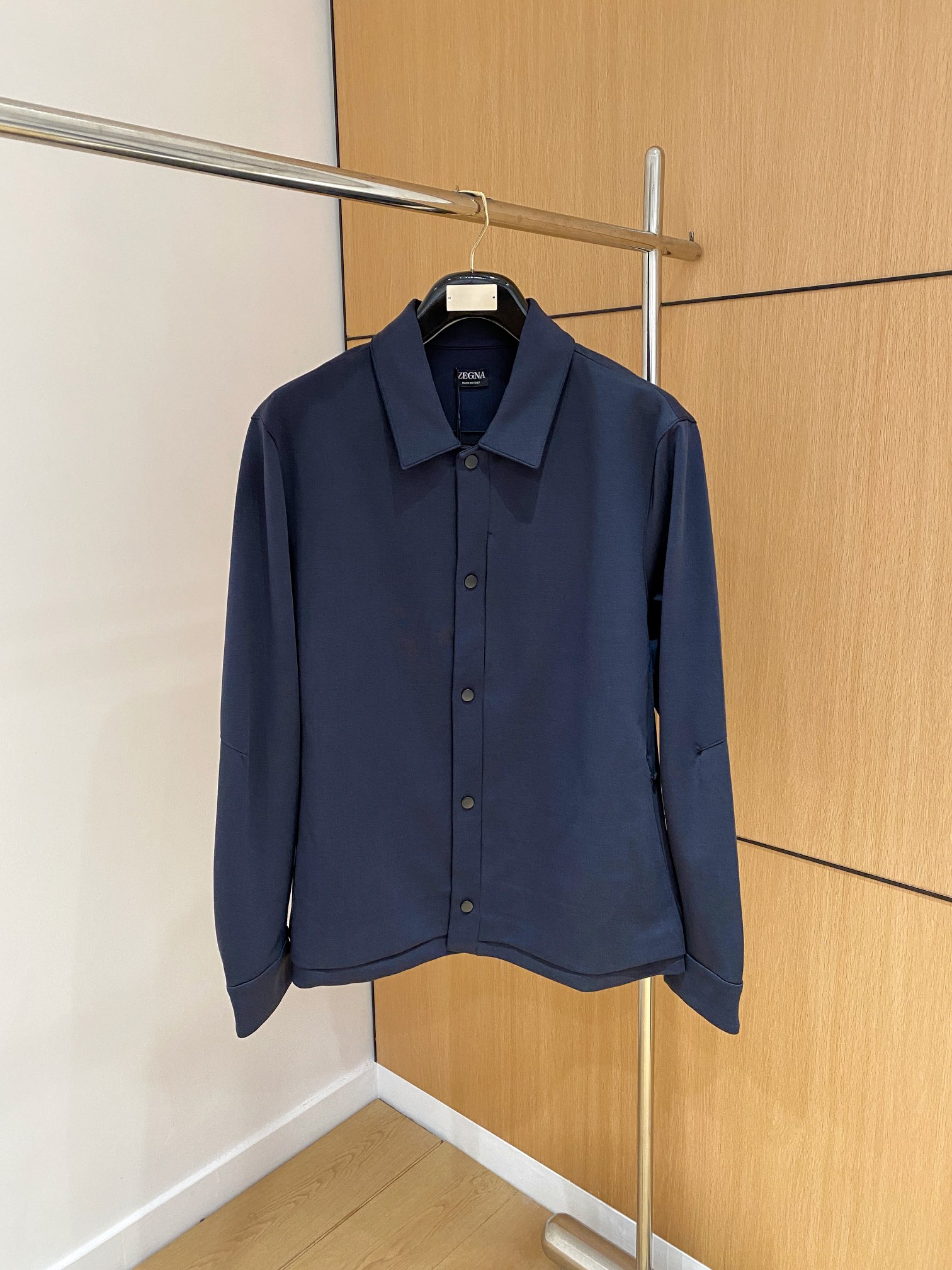 NO:122952,High-end customization>Office official website will be released simultaneously! All accessories are customized for original products, and the trading company's genuine product orders. High-end custom imported fabrics are extracted from natural plant fibers. They are thinner than ordinary cotton fabrics. They feel soft and comfortable to wear. They are not easy to irritate the skin. The fabric is hygroscopic and breathable. Size: s-2xl,,alexander wang19860909高端定制>专柜官网同步发售！辅料全部原版定制出品,贸易公司真品订单.高级定制进口面料,以天然植物纖維提炼出来,比一般棉织物轻薄 手感柔软,穿着舒适 完全不易有刺激皮肤 面料吸湿性、透气性良好 尺码: s-2xl,,alexander wang,Men's clothing