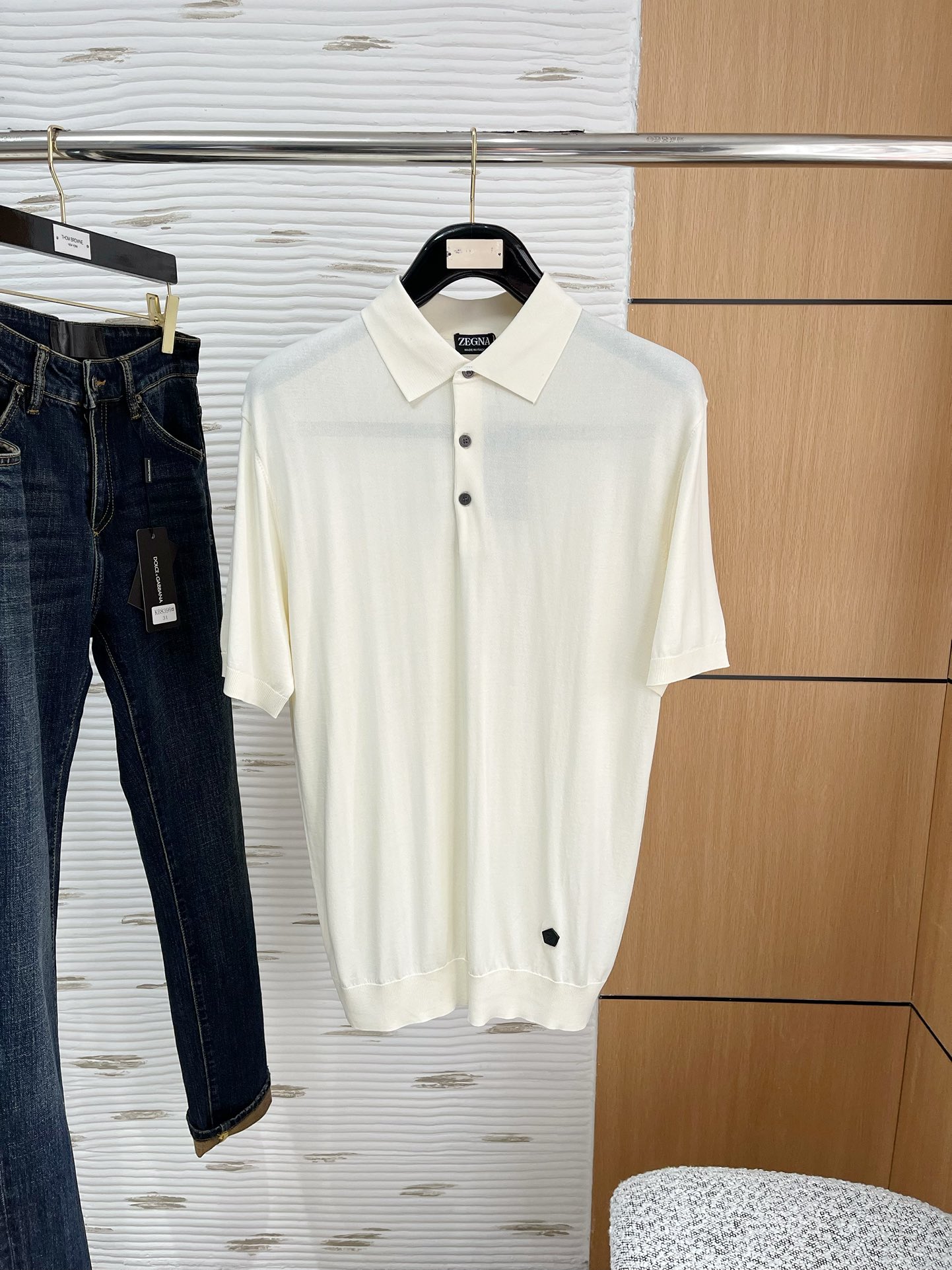 NO:506801,The counter official website will be released simultaneously! All accessories are customized for original products, and the trading company's genuine product orders. High-end custom imported fabrics are extracted from natural plant fibers. They are thinner than ordinary cotton fabrics. They feel soft and comfortable to wear. They are not easy to irritate the skin. The fabric is hygroscopic and breathable. Size: 48-56,,alexander wang19860909专柜官网同步发售！辅料全部原版定制出品,贸易公司真品订单.高级定制进口面料,以天然植物纖維提炼出来,比一般棉织物轻薄 手感柔软,穿着舒适 完全不易有刺激皮肤 面料吸湿性、透气性良好 尺码: 48-56,,alexander wang,Men's clothing