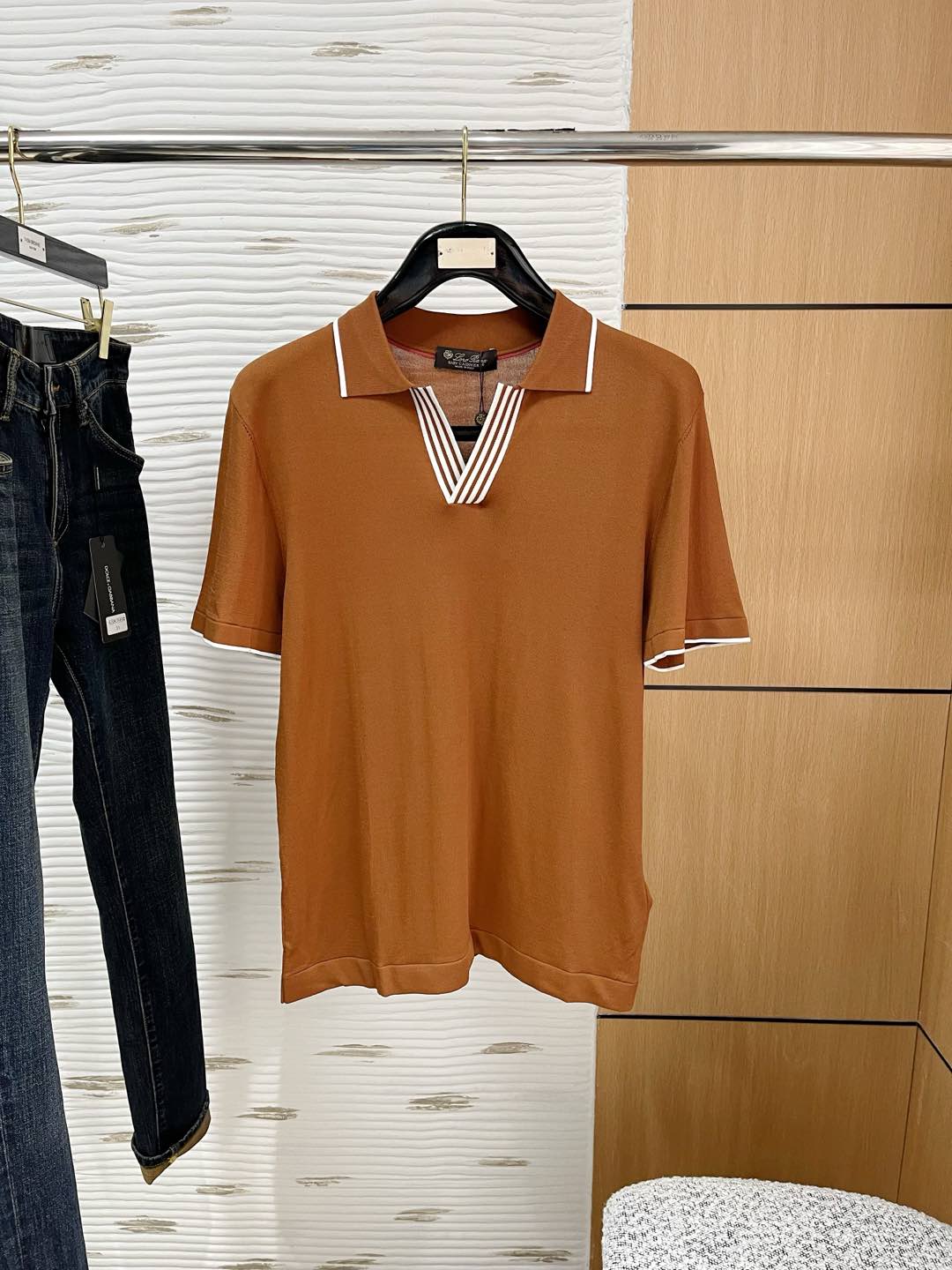 NO:160599,The counter official website will be released simultaneously! All accessories are customized for original products, and the trading company's genuine product orders. High-end custom imported fabrics are extracted from natural plant fibers. They are thinner than ordinary cotton fabrics. They feel soft and comfortable to wear. They are not easy to irritate the skin. The fabric is hygroscopic and breathable. Size: 48-56,,alexander wang19860909专柜官网同步发售！辅料全部原版定制出品,贸易公司真品订单.高级定制进口面料,以天然植物纖維提炼出来,比一般棉织物轻薄 手感柔软,穿着舒适 完全不易有刺激皮肤 面料吸湿性、透气性良好 尺码: 48-56,,alexander wang,Men's clothing