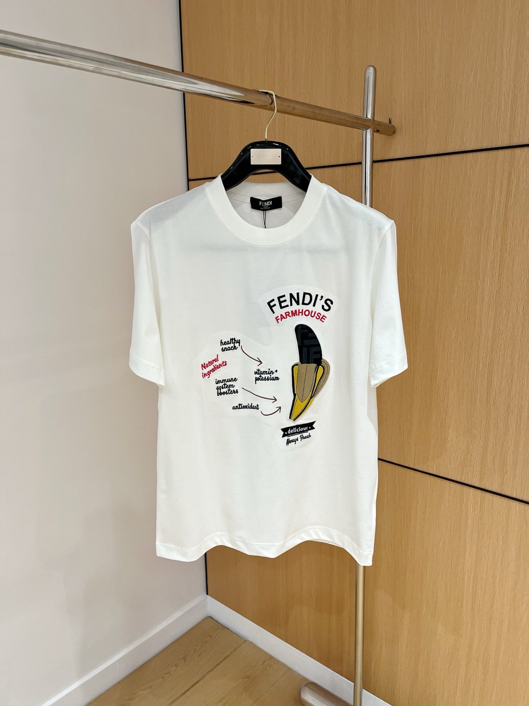 NO:121787,# FD Home 25SS Spring and Summer New Round Neck Short Sleeve Counter Synchronization High-end Quality Exclusive Custom Fabrics Thinner and Breathable Customized Logo Strong Fashionable Black White S-XXL,,dior,T-shirt,alexander wang19860909# FD家 25SS春夏新款圆领短袖 专柜同步 高端品质 独家定制面料 更加轻薄透气 定制LOGO 时尚感强 黑色 白色 码数S-XXL,,dior,T-shirt,alexander wang,Men's clothing