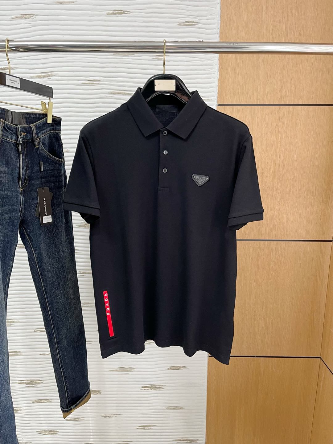 NO:133280,High-end customization>Office official website will be released simultaneously! All accessories are customized for original products, and the trading company's genuine product orders. High-end custom imported fabrics are extracted from natural plant fibers. They are thinner than ordinary cotton fabrics. They feel soft and comfortable to wear. They are not easy to irritate the skin. The fabric is hygroscopic and breathable. Size: 48-56,,alexander wang19860909高端定制>专柜官网同步发售！辅料全部原版定制出品,贸易公司真品订单.高级定制进口面料,以天然植物纖維提炼出来,比一般棉织物轻薄 手感柔软,穿着舒适 完全不易有刺激皮肤 面料吸湿性、透气性良好 尺码: 48-56,,alexander wang,Men's clothing