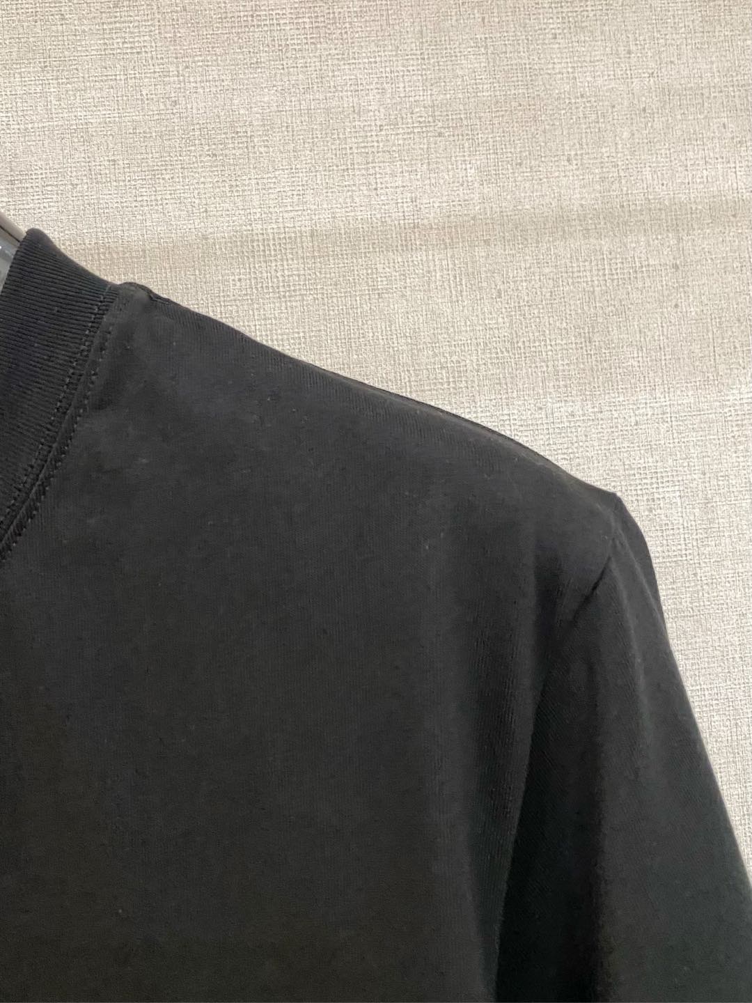 Gucci Men's Black Cotton T-Shirt with Graphic Logo Print 3 i1735831879233 4072 0 2