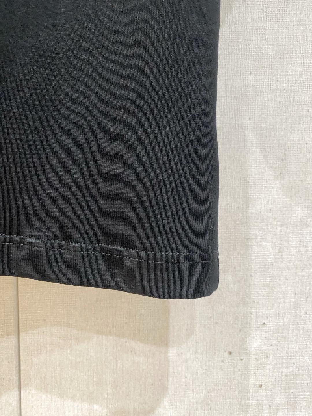 Gucci Men's Black Cotton T-Shirt with Graphic Logo Print 7 i1735831879415 3371 0 6