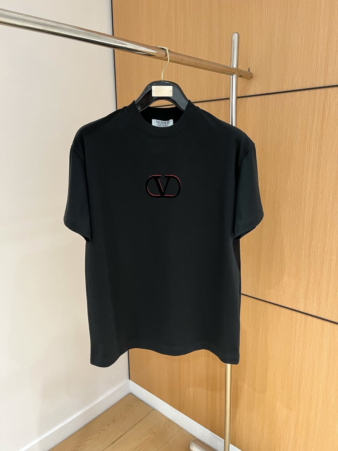 NO:133087,Warren Home 2025 autumn and winter new thickened original single men's casual base short-sleeved T-shirt!  High-end customization, high-end version, fashionable and versatile, loose version, original imported 420g double-strand pure cotton fabric, threaded cuffs, neckline hem, super soft and delicate, skin-friendly and comfortable to wear, high-end boutique, OEM, fine-made top body, very good, men's essential items, three-standard size M-3XL maximum size can be worn about 200 catties, valentino, T-shirt, tees, t-shirt, alexander wang19860909华伦家2025秋冬新款加厚原单男士休闲打底短袖T恤！高端定制 高版本 时尚百搭爆款宽松版型原版进口420克双股纯棉面料 螺纹袖口.领口衣摆 手感超柔软细腻 穿着亲肤舒适 高端精品 代工厂精细做上身非常赞 男士必备单品 三标齐全 尺码M-3XL最大码可穿200斤左右,,valentino,T-shirt,tees，t-shirt,alexander wang,Men's clothing