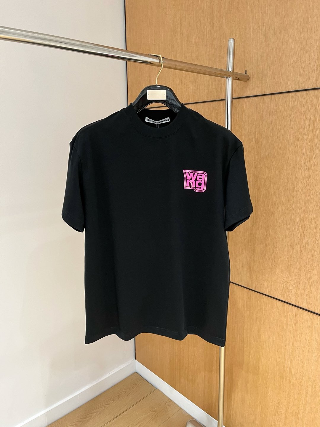 NO:133089,Dawangjia 2025 autumn and winter new thickened original single men's casual base short-sleeved T-shirt!  High-end customization, high-end version, fashionable and versatile, loose version, original imported 420g double-strand pure cotton fabric, threaded cuffs, neckline hem, super soft and delicate, skin-friendly and comfortable to wear, high-end boutique, OEM, fine-made top body, very good, men's essential items, three-standard size M-3XL maximum size can be worn about 200 kilograms,,alexander wang,T-shirt,tees,t-shirt,alexander wang19860909大王家2025秋冬新款加厚原单男士休闲打底短袖T恤！高端定制 高版本 时尚百搭爆款宽松版型原版进口420克双股纯棉面料 螺纹袖口.领口衣摆 手感超柔软细腻 穿着亲肤舒适 高端精品 代工厂精细做上身非常赞 男士必备单品 三标齐全 尺码M-3XL最大码可穿200斤左右,,alexander wang,T-shirt,tees，t-shirt,alexander wang,Men's clothing