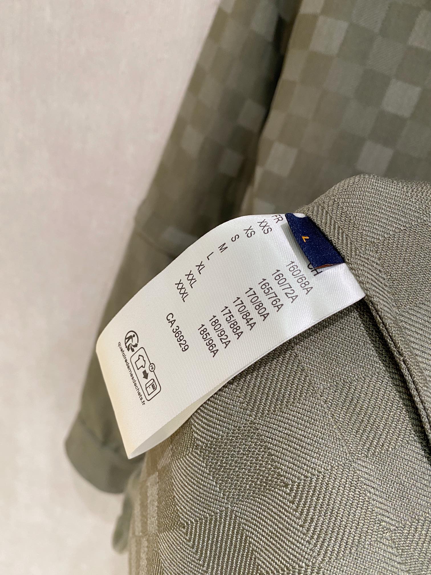  普拉达官网同款，三标齐全！2025春夏新款男士夹克外套，时尚休闲高端版本！专柜定制面料 透气舒适度高，