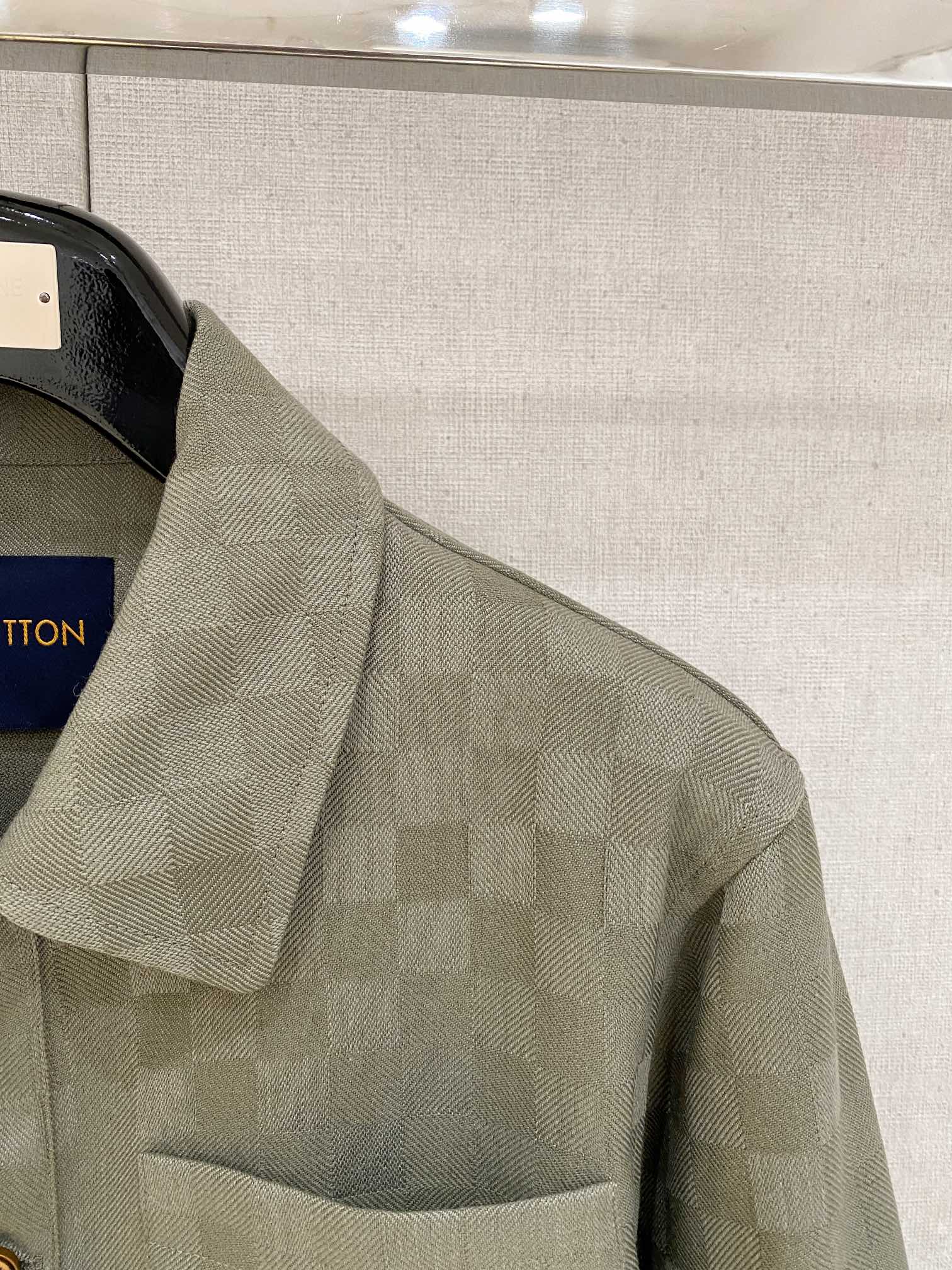  普拉达官网同款，三标齐全！2025春夏新款男士夹克外套，时尚休闲高端版本！专柜定制面料 透气舒适度高，