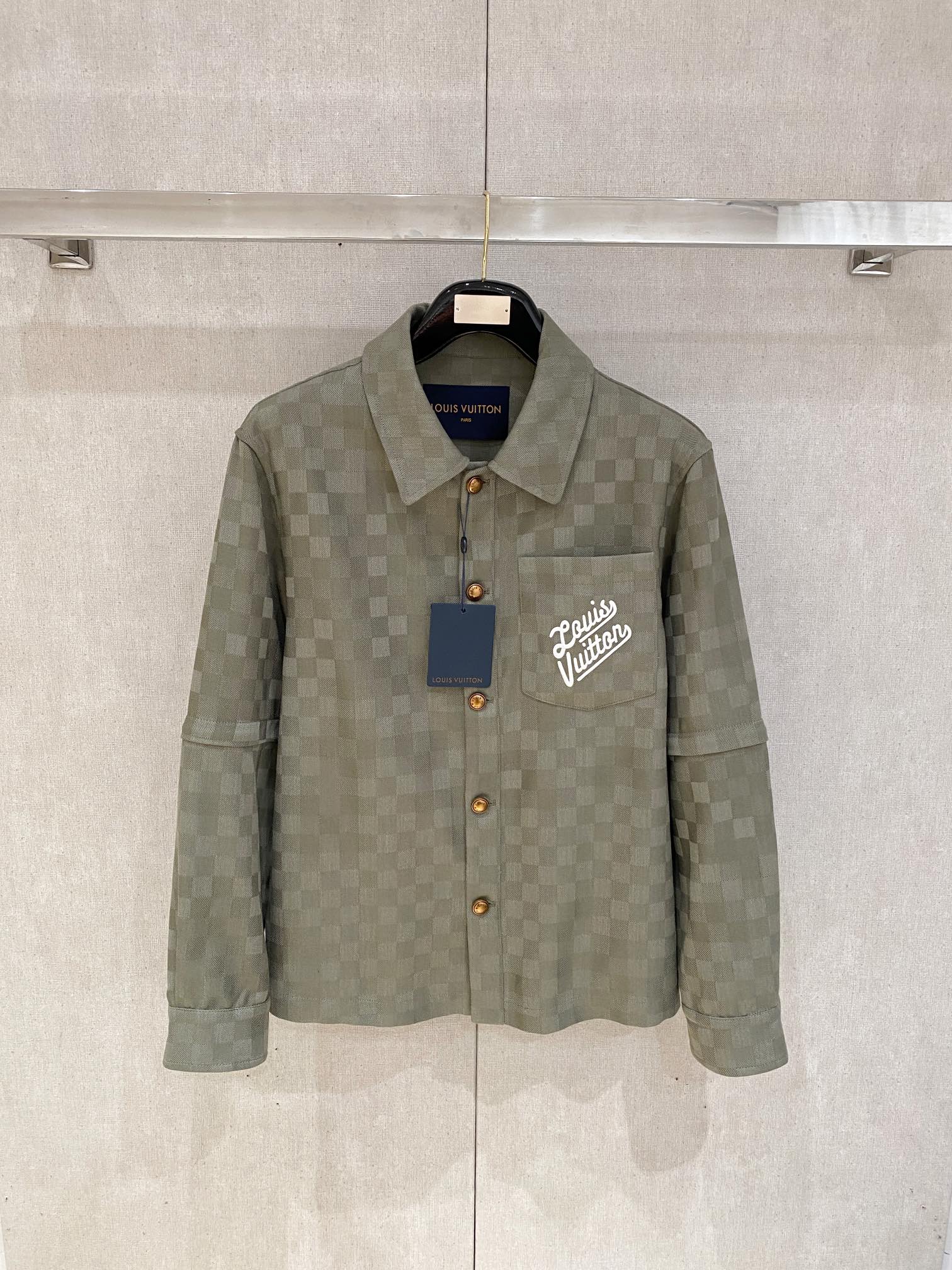 NO:538100,The same model on Prada’s official website, complete with three standards!  2025 spring and summer new men's jacket, fashionable and casual high-end version!  Customized fabrics for counters are breathable and comfortable, with impeccable details, and the brand element design concept reflects high quality. The feel is delicate and soft!  It is casually cut, with a great upper body style!  Color picture color Size 48-56, prada, jackets & coats, jackets & coats, alexander wang19860909普拉达官网同款,三标齐全！2025春夏新款男士夹克外套,时尚休闲高端版本！专柜定制面料 透气舒适度高,细节无可挑剔,品牌元素设计理念,体现高品质.手感细腻柔软！呈现休闲裁剪,上身版型超赞！ 颜色图片色 尺码48-56,,prada,jackets & coats,jackets & coats,alexander wang,Men's clothing