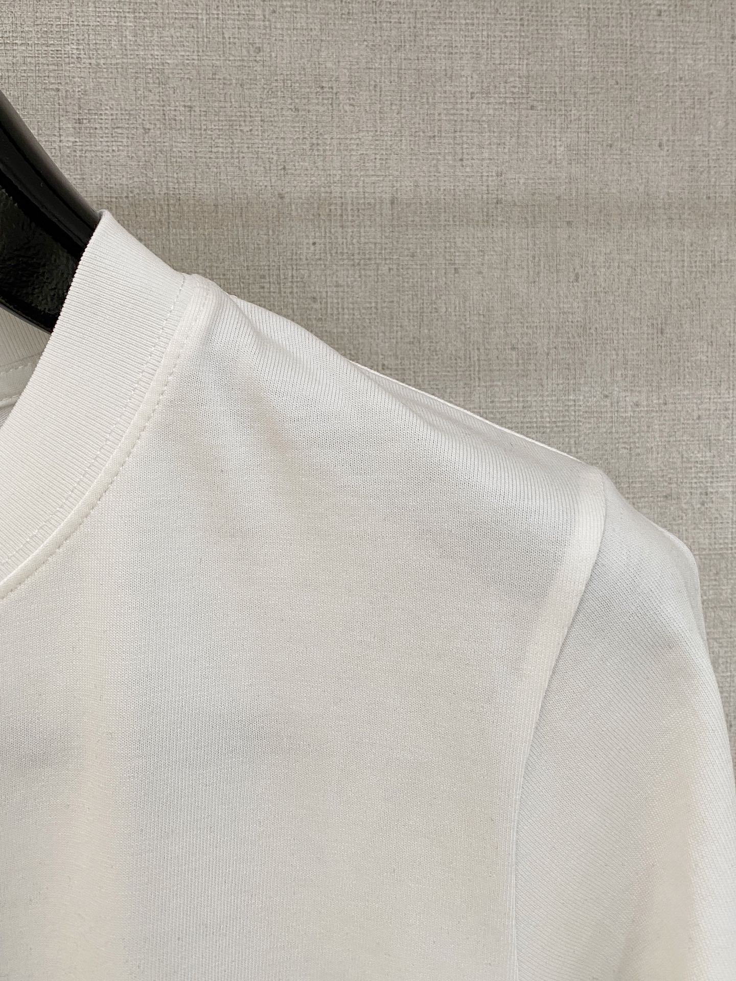Prada Men's White Cotton T-Shirt with Hibiscus Print, Short Sleeve, Round Neck 3 i1735998723 8400 0