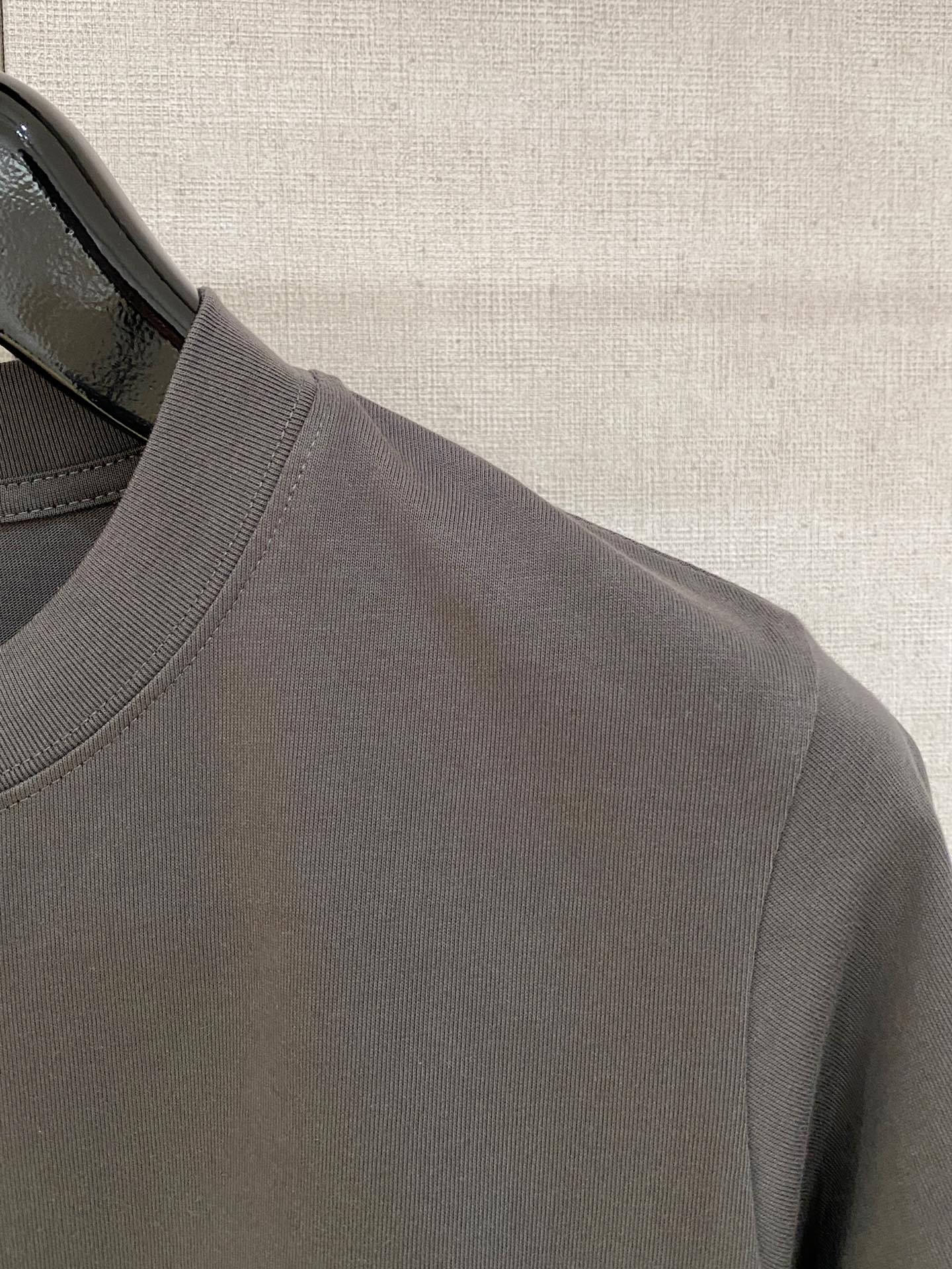 Prada Men's Crew Neck T-Shirt with Floral Logo - Fashionable and Comfortable 3 i1735998848 7358 3
