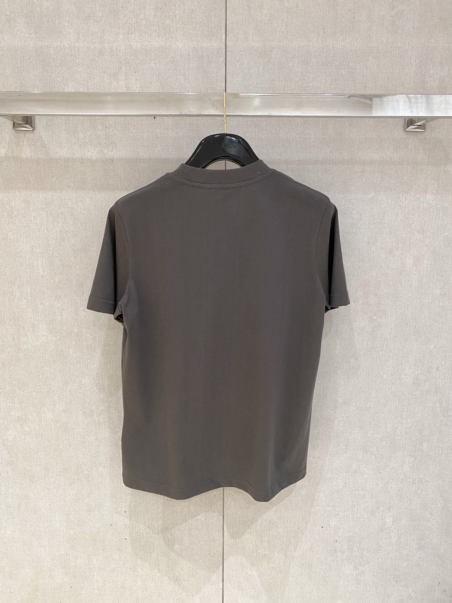 Prada Men's Crew Neck T-Shirt with Floral Logo - Fashionable and Comfortable 9 i1735998849 9655 7