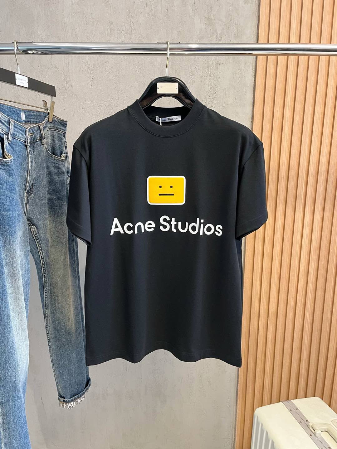 NO:416075,Acne2025 new original single men's casual base short-sleeved T-shirt!  High-end customization, high-end version, fashionable and versatile, loose version, original imported 420g double-strand pure cotton fabric, threaded cuffs, neckline hem, super soft and delicate, skin-friendly and comfortable to wear, high-end boutique, OEM, fine-made top body, very good, men's essential items, three-standard size M-3XL maximum size can be worn about 200 catties, acne studios, T-shirt, tees, t-shirt, alexander wang19860909Acne2025新款原单男士休闲打底短袖T恤！高端定制 高版本 时尚百搭爆款宽松版型原版进口420克双股纯棉面料 螺纹袖口.领口衣摆 手感超柔软细腻 穿着亲肤舒适 高端精品 代工厂精细做上身非常赞 男士必备单品 三标齐全 尺码M-3XL最大码可穿200斤左右,,acne studios,T-shirt,tees，t-shirt,alexander wang,Men's clothing