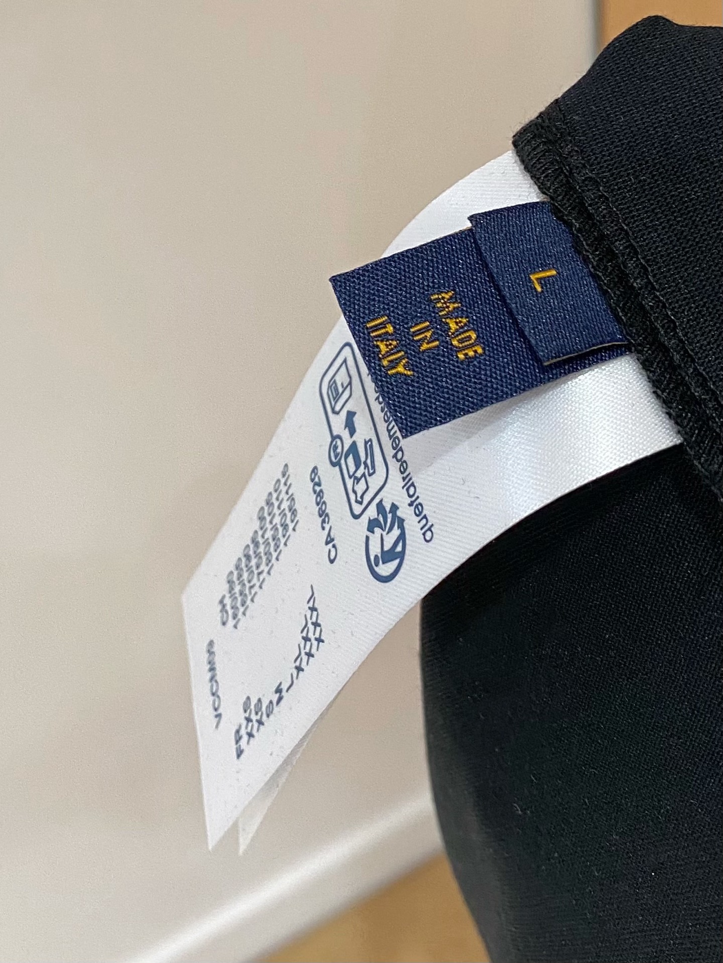 ssLV纯棉最新面料经典标识图案logo时尚简约潮流短袖，最顶级的品质专柜原单短袖，顶级制作工艺进口面料