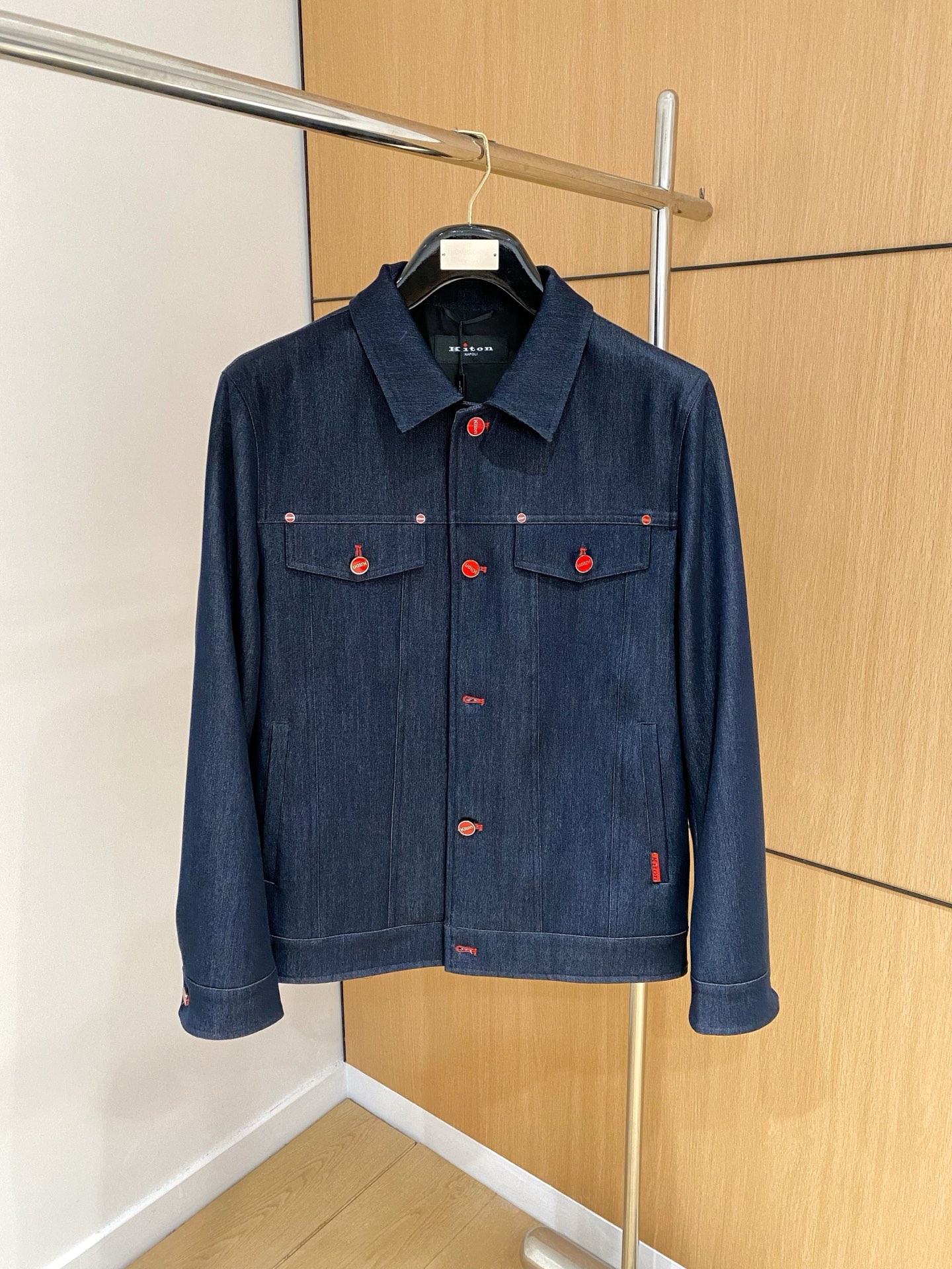 NO:120735,Ki* new product, same model on the official website, complete with three standards!  2025 spring and summer new men's jacket, fashionable and casual high-end version!  Customized fabrics for counters are breathable and comfortable, with impeccable details, and the brand element design concept reflects high quality. The feel is delicate and soft!  It is casually cut, with a great upper body style!  Code number M-3Xl.,,jackets & coats,jackets & coats,alexander wang19860909Ki*新品 官网同款,三标齐全！2025春夏新款男士夹克外套,时尚休闲高端版本！专柜定制面料 透气舒适度高,细节无可挑剔,品牌元素设计理念,体现高品质.手感细腻柔软！呈现休闲裁剪,上身版型超赞！码数M-3Xl .,,jackets & coats,jackets & coats,alexander wang,Men's clothing